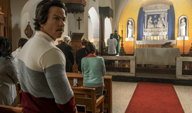 La primera entrada de Stuart en un iglesia es un poco cómico. Crítica "El milagro del Padre Stu"