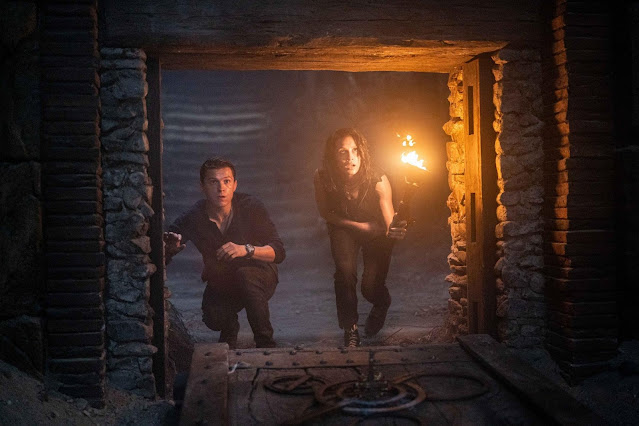 Crítica Uncharted Las traciones entre "bueno y malos" o entre el mismo equipo será la tónica de todos los giros de guion de la trama.