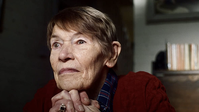 Crítica Primavera en Beechwood Glenda Jackson cierra la historia dejando claro el tema que nos ha sentado en las butacas.