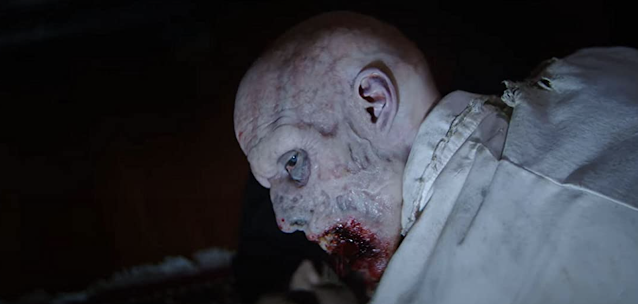 Crítica Resident Evil Bienvenidos a Raccoon City La primera escena de zombis del juego no es la primera escena de zombis de la peli.