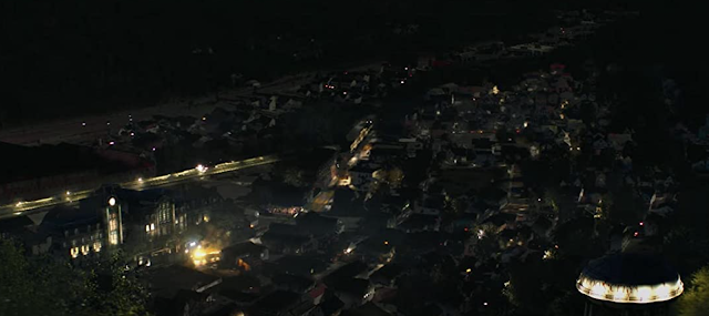 Crítica Resident Evil Bienvenidos a Raccoon City La ciudad de Raccoon City tiene bastante similitud con la del videojuego.