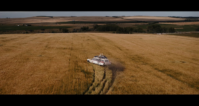 Crítica Cazafantasmas: Más Allá El Ecto-1 es una de las muchas referencias a la película original.