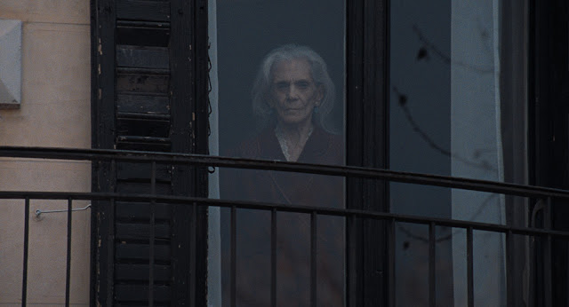 Crítica La abuela Fotograma en la que la abuela parece una persona adorable.