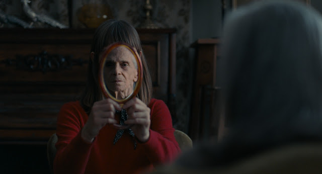 Crítica La abuela Dualidad joven-anciano
