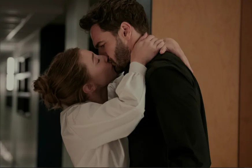 La hipótesis del amor llega a Prime Video el 23 de septiembre 4 La hipotesis del amor - beso