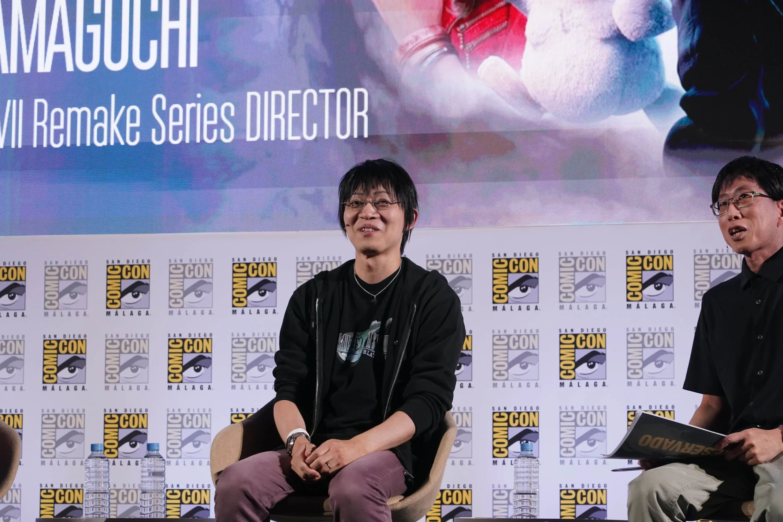 Avance Final Fantasy 7 Revelation en Comic-Con Málaga 2026: El inolvidable viaje de Naoki Hamaguchi hacia el final 16 Hamaguchi decidió extender su estancia para firmar a más fans